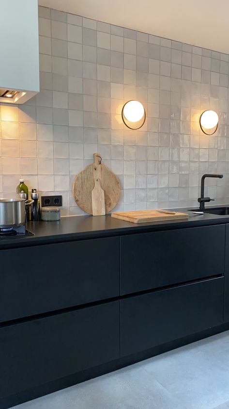 Black Kitchen Design, Kitchen Splashback Tiles, Zellige Tiles, Smart Home Design, Pinterest Room Decor, Zellige Tile, Kitchen Design Decor, Black Kitchen, Kitchen Redo