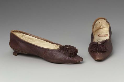 Kid leather slippers, English c1795-1810. Museum of Fine Arts, Boston Regency Shoes, Sewing Silk, Boston Shoes, Henry Fuseli, Regency Accessories, 1790s Fashion, 18th Century Shoes, Thomas Lawrence, Unc Charlotte