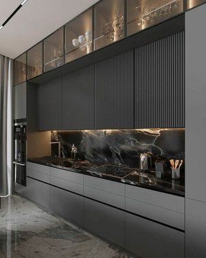 2023 Kitchen Trends - black kitchen with fluted cabinetry and marble backsplash Dark Modern Kitchen, Backsplash Trends, Design Interior Modern, Kitchen Backsplash Trends, Desain Pantry, Kabinet Dapur, Modern Kitchen Interiors, Kitchen Interior Design Decor, Kitchen Interior Design Modern