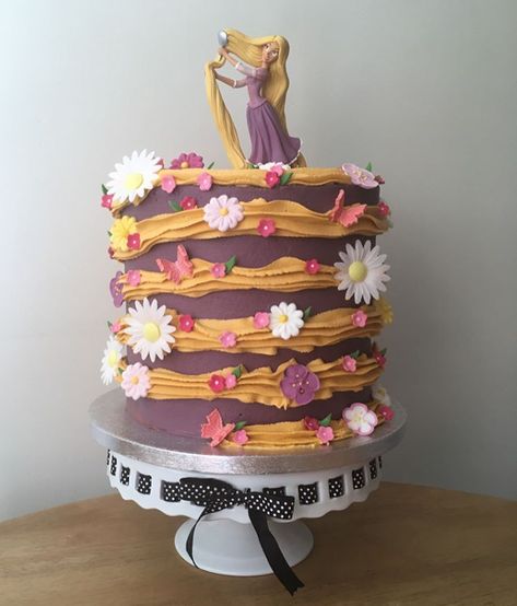 My second Rapunzel cake. Love making these💜🌸🌷🌺🌼 #rapunzel #tangled #tangledcake #rapunzelcake #cake #tangled #disney #disneycake… Rapunzel Torte, Tangled Cake, Rapunzel Birthday Cake, Bolo Hot Wheels, Disney Sweets, Rapunzel Cake, Tangled Disney, Tangled Birthday Party, Rapunzel Birthday