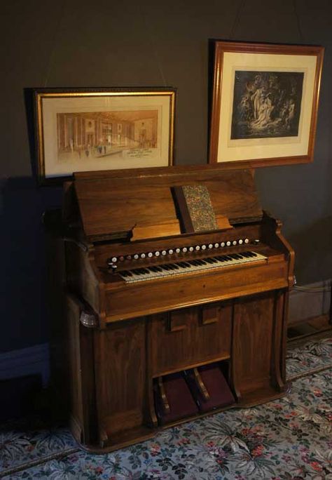 Classic old European-made 1933 Mustel Harmonium Harmonium Aesthetic, Pump Organ, Old Musical Instruments, Sweeney Todd, Composers, Music Aesthetic, Tuba, Musical Instruments, Photo Gallery