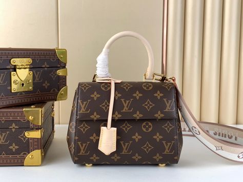 Handbag Display, Louis Vuitton Logo, Lv Bags, Mini Handbag, Crossbody Tote Bag, Mini Handbags, Crossbody Tote, Louis Vuitton Bags, Lv Bag