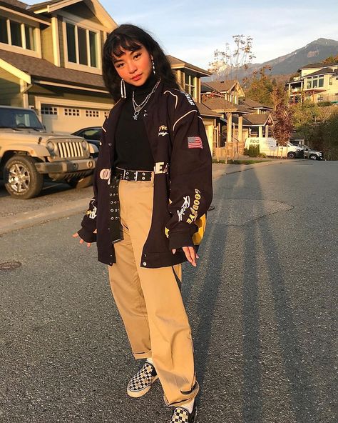 fionna ✧∘*🍎 on Instagram: “good year !! jacket from @clarendonco 💛” Hypebeast Women, Looks Hippie, Sneakers Hypebeast, Highsnobiety Fashion, Streetwear Fits, Urban Aesthetic, E Girl, Good Year, Aesthetic Style