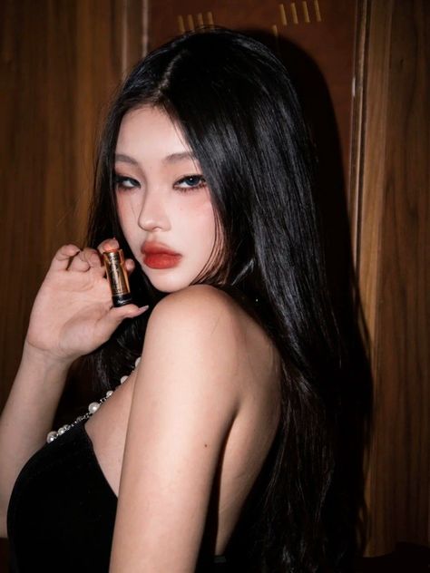 SAV=FL to keep updated #photography #asianbeauty #hairstyle #model Feminine Makeup, Feminine Face, Ethereal Makeup, Rich Girl Lifestyle, Cute Makeup Looks, Dark Feminine Aesthetic, Beauty Inspo, Dark Feminine, Feminine Aesthetic