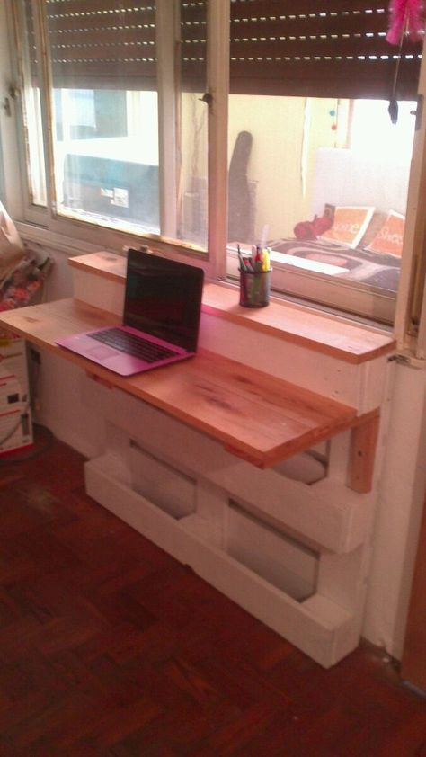 Table From Pallets, Table For Laptop, Pallet Desk, Diy Computer Desk, Pallet Kitchen, Bedroom Table, Pallet Furniture Bedroom, Pallet Furniture Outdoor, Diy Pallet Projects