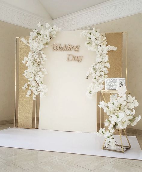 Bridal Background Decoration, Wedding Photo Walls, White And Gold Wedding, Wedding Background Decoration, Wedding Planning Decor, Wedding Backdrop Design, Beige Wedding, Wedding Wall Decorations, Wedding Crafts Diy