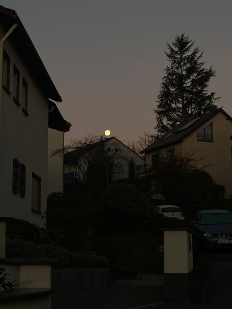 #aesthetic #moon #morning #darkacademia #dark #schoolsucks Morning Commute Aesthetic, Early Morning Aesthetic Dark, Dark School Morning, Dark Morning Aesthetic, Dark School Aesthetic, Tired Student, Moon Morning, Dark Morning, Dawn Images