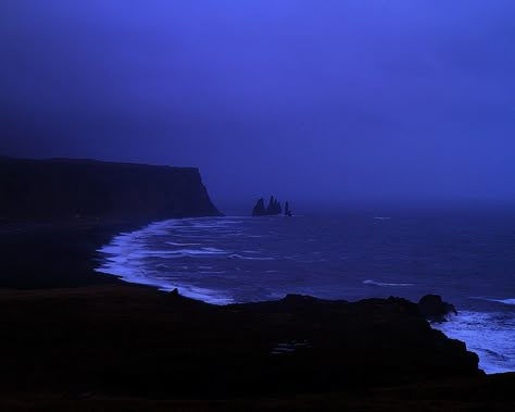 Blue Hour, Ravenclaw, Blue Aesthetic, Dark Aesthetic, My Aesthetic, The Ocean, The Sea, Dark Blue, Moon