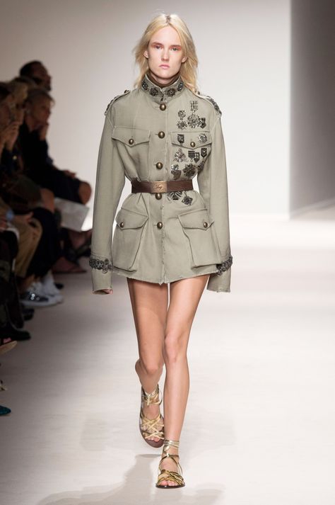 Military Inspired Fashion, Military Chic, Military Outfit, 1930s Fashion, Future Fashion, Military Inspired, Fashion Shows, Milan Fashion, Military Fashion