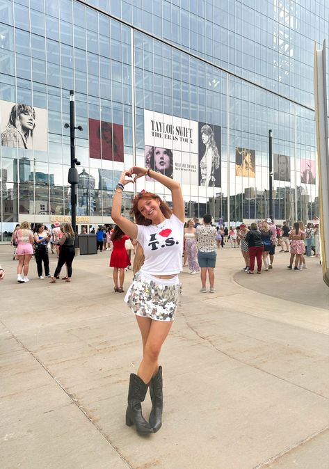 Eras tour outfit inspirstion, US bank stadium, taylor swift, mirrorball, concert Era Tour Movie Outfits, Cowboy Like Me Eras Tour Outfit, Taylor Swift Eras Tour Outfits Mirrorball, 22 Eras Tour Outfit, Taylor Movie Outfits, Concert Taylor Swift Outfit, Era Your Outfits, Eras Tour Clothes, Taylor Swift Outfits For Eras Tour