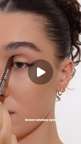 @fashion.wicked on Instagram: "Easy brown smokey eye 🤎 @amiliabernini 

#browneyeshadow #browneyesmakeup #browneyemakeup #eyemakeuptutorial #brownsmokeyeye #makeuptutorial #makeup #easyeyeshadow #explorepage #explore #wakeupandmakeup" Easy Brown Smokey Eye, Brown Smokey Eye Makeup, Brown Smokey Eye, Brown Smokey, Simple Eyeshadow, Smokey Eye For Brown Eyes, Brown Eyeshadow, Smokey Eye Makeup, Makeup For Brown Eyes