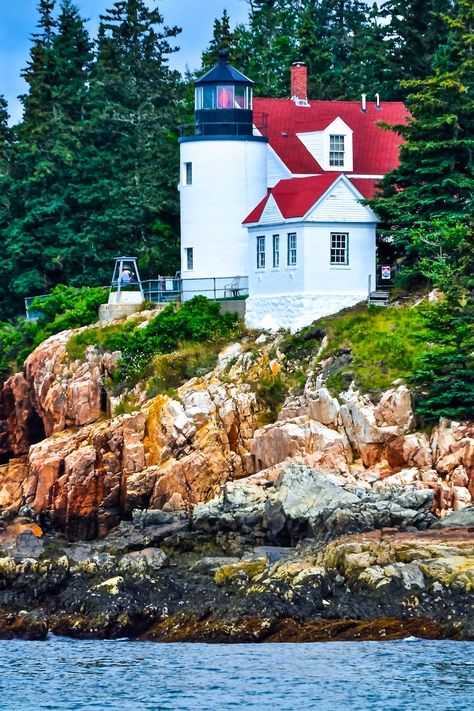 Maine Lighthouses and Beyond: Bass Harbor Head Lighthouse. To enjoy my site on lighthouses, click on the above photo. Lighthouse Maine, Maine Lighthouses, Lighthouse Photos, Coastal Maine, Mount Desert Island, Lighthouse Pictures, Lighthouse Art, Maine Usa, Beautiful Lighthouse