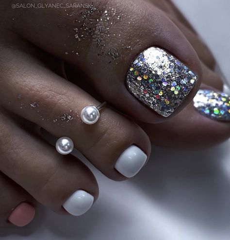 White Glitter Toe Nails, White Toenails With Glitter, Glitter Toes Pedicure, Winter Pedicure Colors Toenails, Toenail Ideas, Beach Toe Nails, Glitter Pedicure, Glitter Toe Nails, White Pedicure