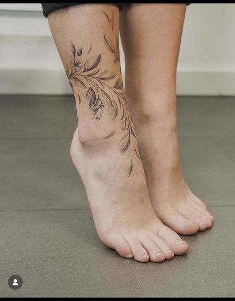 Aesthetic Leg Tattoos, Couple Tattoo Simple, Women Spine Tattoo, Flower Tattoo Spine, Wrap Around Ankle Tattoos, Classy Tattoos For Women, Tattoo Leggings, Colour Tattoo For Women, Amazing 3d Tattoos