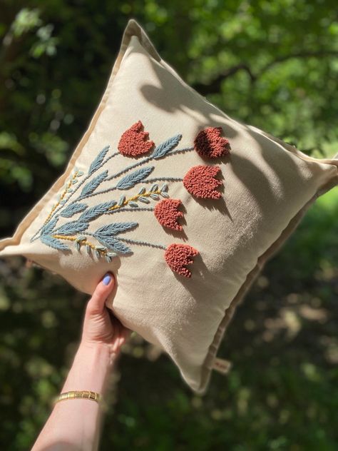 Tulip Pillow, Hand Tufting, Needle Cushion, Cushion Embroidery, Pillow Embroidery, Crochet Cushion, Crochet Cushion Cover, Needle Embroidery, Punch Needle Patterns