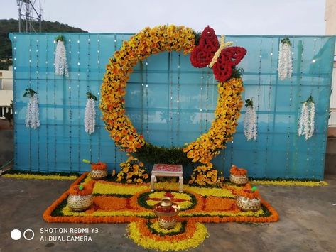 Butterfly Theme Stage Decoration, Mangalsnanam Decors For Bride, Mehandhi Poses, Mangal Snanam Decoration, Mangalasnanam Decorations, Mangal Snanam, Haldi Background, Function Background, Function Photos