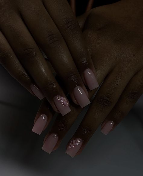 Acrylic Nail Black Women, Plain Short Nail Designs, Neutral Nails With Stones, Short Gel Nails With Gems, Short Nails Winter Ideas, Nails That Go With Every Outfit, Short Simple Acrylic Nails Classy, Square Nails Minimalist, Short Nail Gem Designs