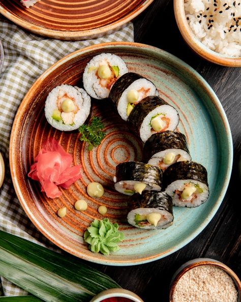 Sushi Roll Photography, Sushi Chef Photography, Sushi Slime, Sushi Food Photography, Korean Classroom, Sushi Photoshoot, Foto Sushi, Sushi Plating, Avocado And Cream Cheese