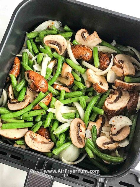 Air fryer green beans and mushrooms - Air Fryer Yum Air Fryer Green Beans, Green Beans And Mushrooms, Seasoned Green Beans, Green Beans Mushrooms, Cooks Air Fryer, Seasoned Veggies, Healthy Dinner Recipe, Frozen Green Beans, Air Fryer Healthy