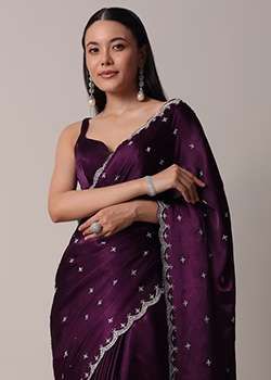 Bridesmaid Indian Wedding, Saree For Bridesmaid, Chinon Saree, Wine Saree, Wedding Salwar Kameez, Sequence Saree, Saree Petticoat, Saree Bollywood, Kalki Fashion