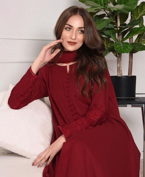 Pakistani Attire, Abaya Design, Kameez Designs, Pakistani Fashion Casual, Casual Indian Fashion, Pakistani Fancy Dresses, Desi Aesthetic, Pakistani Dresses Casual, Pakistani Fashion Party Wear