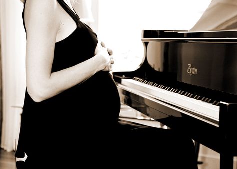 Piano Baby. Piano Maternity Photos, Pregnant Photo, Maternity Photoshoot Outfits, Maternity Shoots, Pregnant Couple, Maternity Poses, Maternity Portraits, Maternity Photoshoot, Photoshoot Outfits