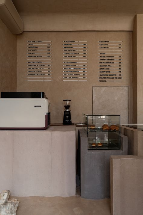 kaviar:collaborative: With Affogato, we explore the idea of a gelato and coffee shop disguised as a subterranean art gallery. A minimal monochromatic volume with textures and soft curves inspired by the swirls of gelato sets the tone of the space. #architecture #house #fashion #decor #diy #homedecor #amazingarchitecture #interiordesign #contemporaryhome #modern #residence #designer Mini Coffee Shop, Coffee Shop Modern, Minimal Coffee Shop, Coffee Gelato, Affogato Coffee, Butter Croissant, Mint Mocha, Mocha Frappe, Gelato Shop