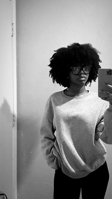 4c Natural Hair Short, Natural Hair Aesthetic, Afro Black Women, 4c Afro, Healthy Black Hair, Elegant Black Women, Pretty Dark Skin, Hair Black Women, Natural Afro