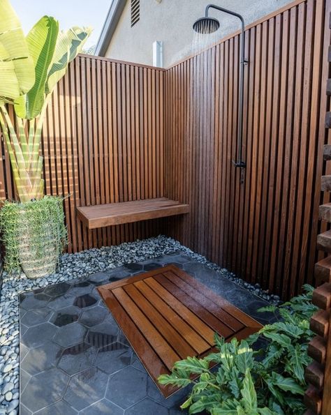 Outdoor Shower Inspiration, Outside Showers, Outdoor Shower Enclosure, Outdoor Shower Diy, Outdoor Bathroom Design, Outdoor Showers, Pool Shower, Outdoor Bath, Outdoor Bathrooms