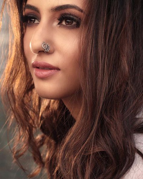 Cause you always need a close up 💁🏻 This is from the random photoshoot i did with friends. And when i say random... i totally mean it... !!… Nose Ring Designs, Nose Jewels, Nose Ring Jewelry, Indian Nose Ring, Nose Piercing Jewelry, Silver Nose Ring, Nose Jewelry, Womens Jewelry, Fancy Jewellery