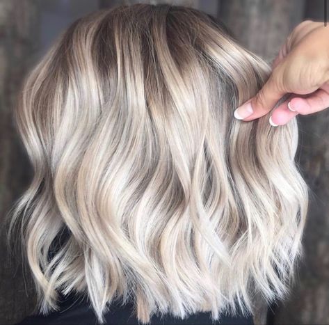 Fall Bob, Bob Cuts, Blonde Bob Hairstyles, Medium Bob Hairstyles, Icy Blonde, Blonde Hair Looks, Bob Haircuts For Women, Penteado Cabelo Curto, Blonde Bobs