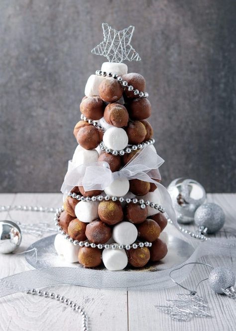 This chocolate truffle tree makes a pretty spectacular sight on the dessert table. Once you’ve made the truffles the tree is actually pretty easy to assemble. Truffle Dessert, Holiday Truffles, Truffle Chocolate, Mint Slice, Christmas Truffles, Party Tray, Christmas Cake Pops, Party Food Dessert, Peppermint Cookies