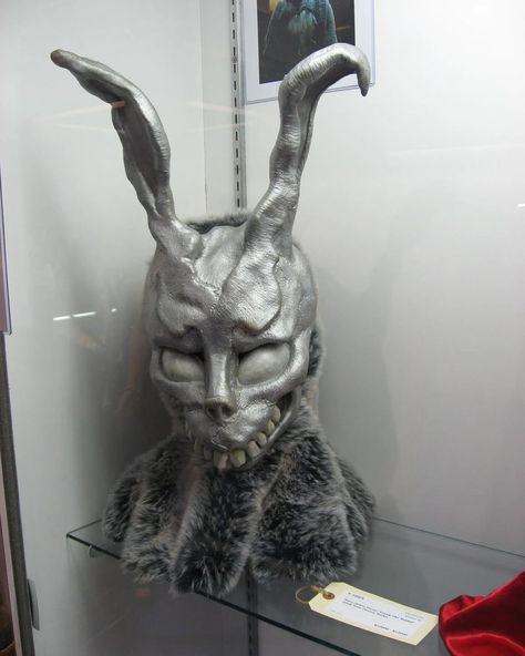 The Donnie Darko Frank Costume Donnie Darko Bunny, Donnie Darko Mask, Frank Donnie Darko, Donnie Darko Costume, Donnie Darko Movie, Halloween Coustumes, Bunny Mask, Donnie Darko, Film Images