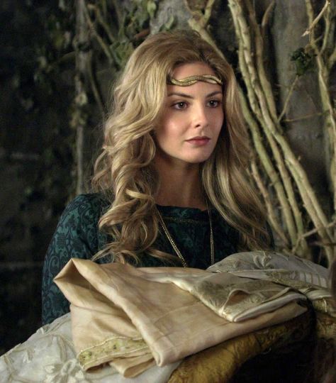 Camelot - Guinevere Tamsin Egerton Guinevere, Camelot Guinevere, Targaryen Faceclaims, Lion Oc, Tamsin Egerton, Lady In Waiting, Headband Women, Disney Princess Dresses, Fantasy Novel