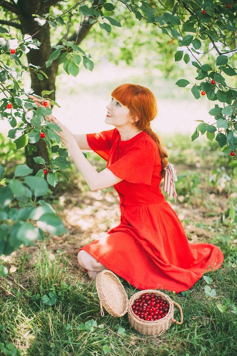 Cherry Picking Photoshoot, Cherry Picking Outfit, Cherry Photoshoot, Fruit Photoshoot, Redhead Fashion, A Clothes Horse, Cherry Picking, Fairy Festival, Fruit Picking