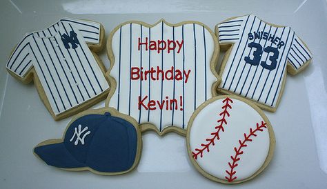 Yankees cookies! by Jaclyn's Cookies, via Flickr Yankees Birthday Party, Sport Cookies, Happy Birthday Baseball, Baseball Treats, Baseball Cookies, Baseball Cake, Baseball Theme Party, Crazy Cookies, Birthday Cookie