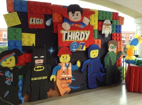 Lego Movie Party Decorations, Lego Backdrop Ideas, Marvel Lego Birthday Party, Lego Party Backdrop, Lego Party Ideas Decoration, Kiddie Party Theme, Lego Backdrop, Marvel Birthday Party Decorations, Lego Birthday Party Decorations