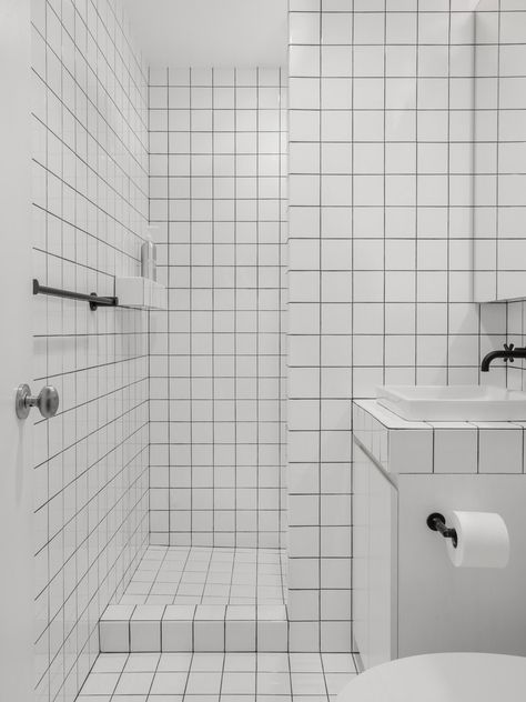 Graphic Tile Bathroom, White Tiles Black Grout, Square Tile Bathroom, Tali Roth, Aesthetic Bathroom Decor, White Square Tiles, Tiled Bathroom, 20 Aesthetic, Black Grout