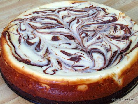 Brownie Chocolate Swirl Cheesecake Brownie Swirl Cheesecake, Chocolate Swirl Cheesecake Recipes, Swirled Cheesecake, Cheesecake Delight, Chesse Cake, Chocolate Swirl Cheesecake, Dress Cupcakes, Coconut Hot Chocolate, Swirl Cheesecake