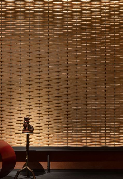 YinjiSpace - ZMAKE x Henley Reception Bamboo Wall Interior, Japanese Style Interior Design, Japanese Style Interior, Wall Texture Design, Bamboo Wall, Bamboo Weaving, Woven Wood, Wall Texture, Ceiling Panels