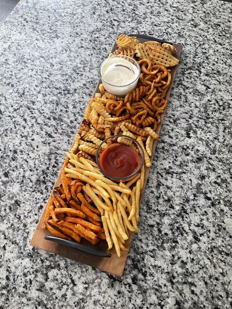 French Fry Charcuterie Board, Different Kinds Of Charcuterie Boards, Fries Charcuterie Board, Fry Charcuterie Board, Fast Food Charcuterie Board, French Fry Board, Fries Board, Fry Board, Cabin Meals