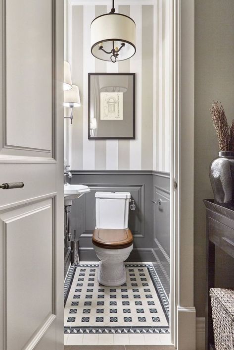 Bathroom Wainscoting, Wainscoting Bathroom, Small Toilet Room, Best Bathroom Designs, Toilet Room, Bad Inspiration, Small Toilet, Trendy Bathroom, Bathroom Design Small