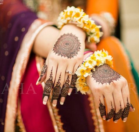 Mehndi Round Mehndi Design, Best Tattoo Ever, Pakistani Mehndi, Wedding Flower Jewelry, Heena Design, Mehndi Images, Bridal Mehendi Designs, Beautiful Mehndi, Beautiful Mehndi Design