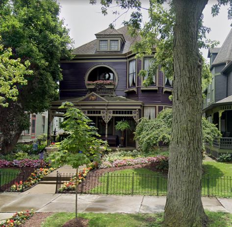 Deep Purple House Exterior, Purple Craftsman Exterior, Colorful Victorian House Exterior, Purple Houses, Shaw House, House Fever, Victorian Homes Exterior, Modern Log Cabins, Muncie Indiana