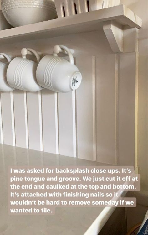 Inexpensive Kitchen Backsplash, Tongue And Groove Kitchen, Diy Tongue And Groove, Old Kitchen Vintage, Kitchen Refurbishment, Vintage Inspired Bedroom, Rental Home Decor, Kitchen 2024, Tongue And Groove Panelling