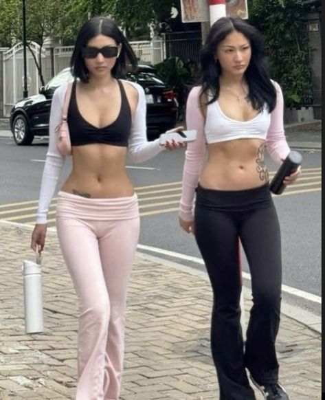 2000s Workout Outfit, Y2k Athletic Outfits, Y2k Workout Outfit, Coquette Workout Outfit, Workout Clothes Aesthetic, Workout Outfits Aesthetic, Hourglass Outfits, Bra Outfit, Pink Pilates