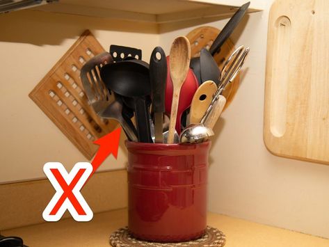 no utensil clutter Cooking Utensils Holder, Organizing Utensils In Kitchen, Container For Kitchen Utensils, Kitchen Spatula Organization, Knives On Countertop, Kitchen Utensils Storage Ideas, Organize Utensils In Kitchen, Kitchen Utensil Display Ideas, Utensil Countertop Storage