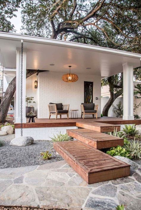 25 Best Deck And Patio Design Ideas For The Ultimate Backyard Mid Century Deck Ideas, Mid Century Modern Deck Ideas, Front Yard Deck Ideas Entrance, Eichler Backyard, Mid Century Deck, Mid Century Modern Deck, Midcentury Patio, Cliff View, Deck Or Patio