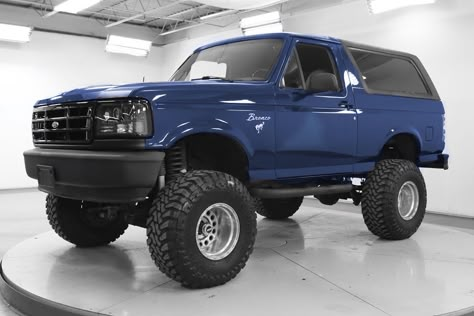 1994 Ford Bronco, 90s Bronco, Blue Ford Bronco, Ford Bronco 1996, Ford Crew Cab, Ford Super Duty Trucks, Bronco Truck, Best Pickup Truck, American Pickup Trucks