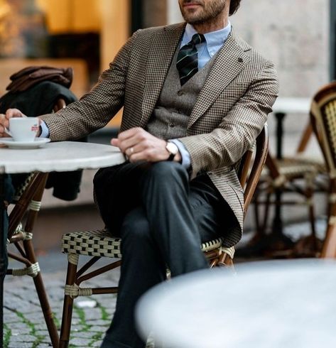 Italian Gentleman Style, English Gentleman Style, British Mens Fashion, Italian Men Fashion, Business Outfit Men, Men With Class Gentleman Style, Italian Style Men, Italian Men Style, Gentleman Mode